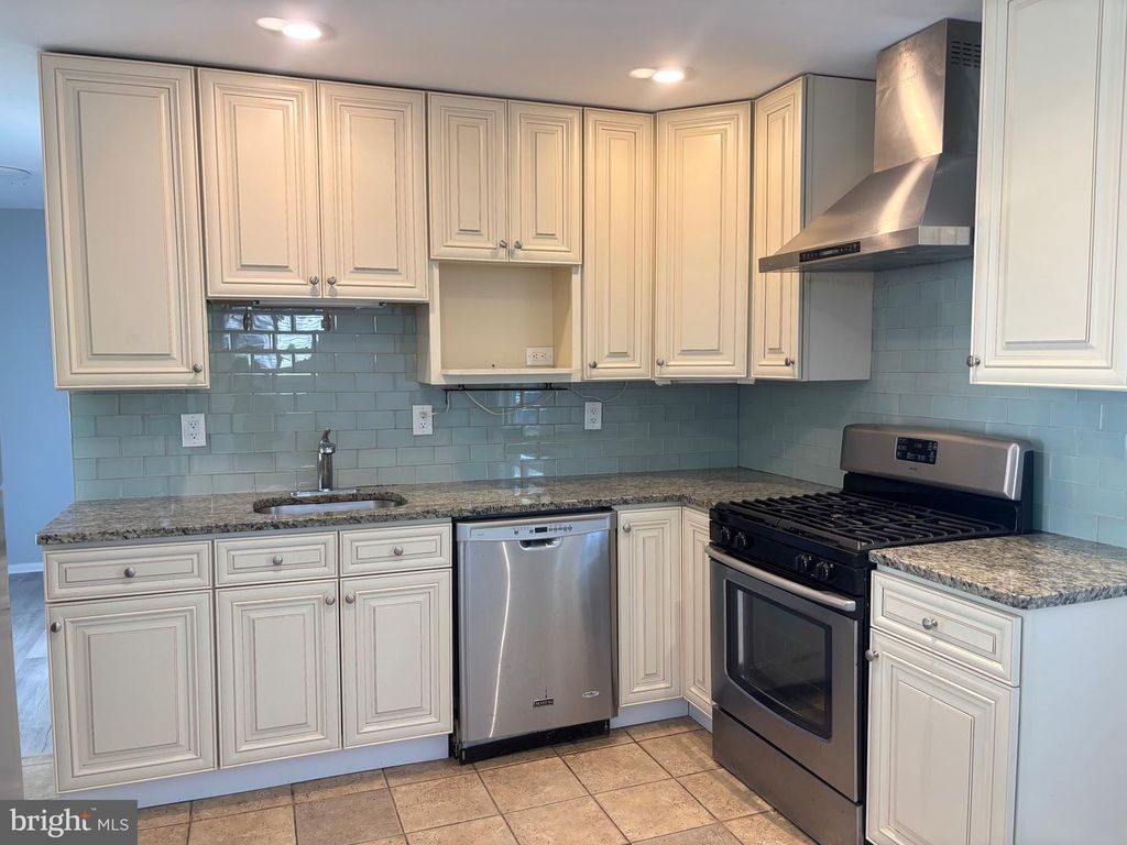 Image 11 of property listing at 1702 MCAULIFFE DR, Rockville, MD 20851