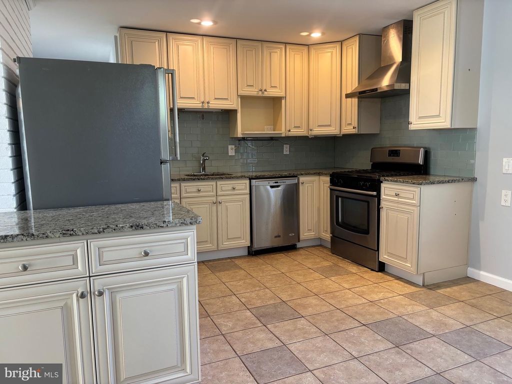 Image 13 of property listing at 1702 MCAULIFFE DR, Rockville, MD 20851