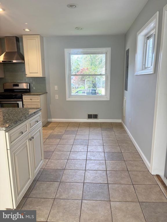 Image 14 of property listing at 1702 MCAULIFFE DR, Rockville, MD 20851