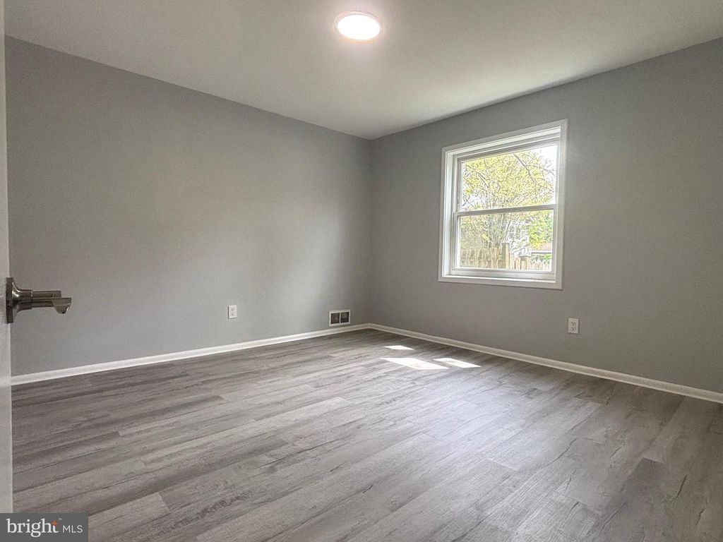 Image 16 of property listing at 1702 MCAULIFFE DR, Rockville, MD 20851