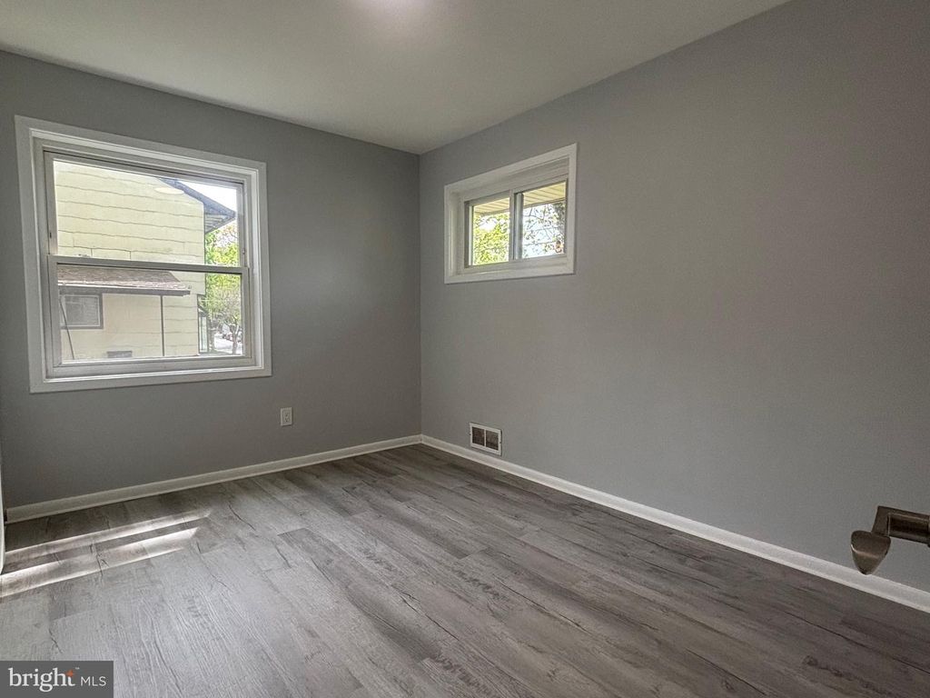 Image 18 of property listing at 1702 MCAULIFFE DR, Rockville, MD 20851