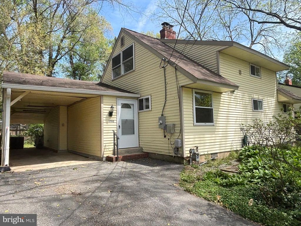 Image 2 of property listing at 1702 MCAULIFFE DR, Rockville, MD 20851