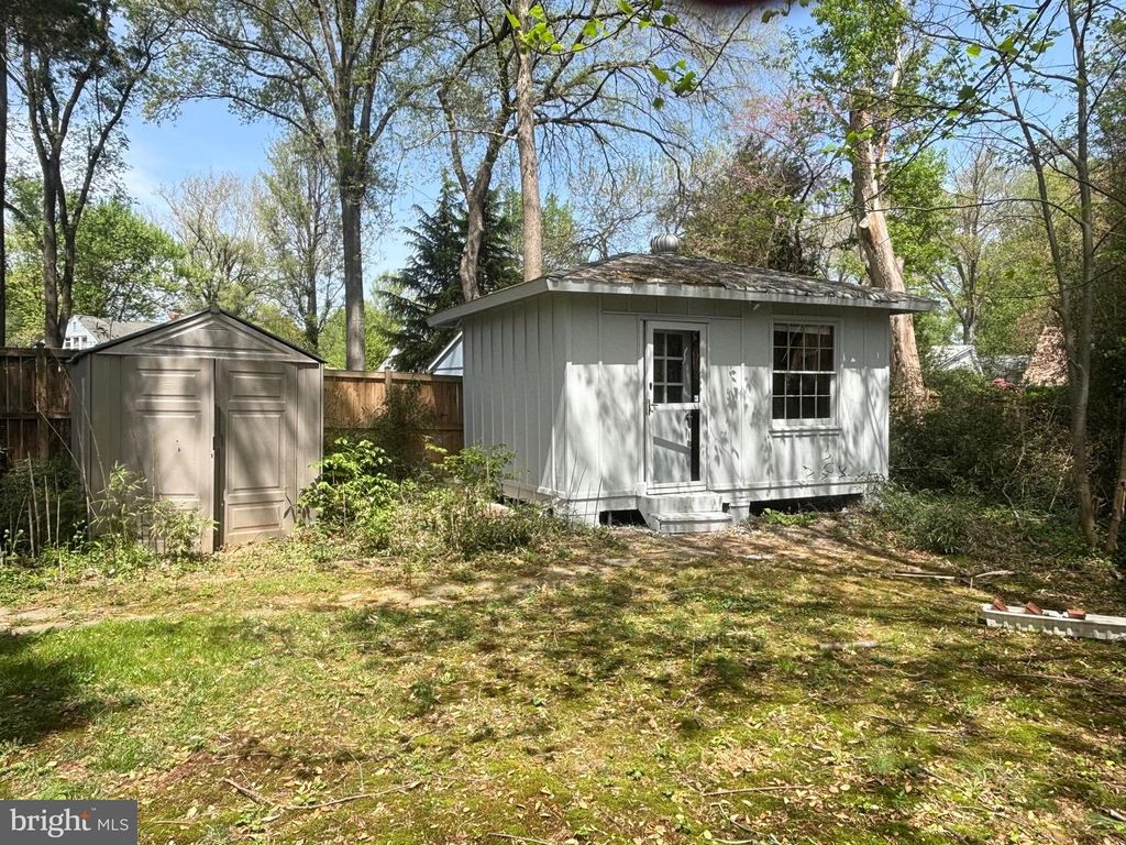 Image 31 of property listing at 1702 MCAULIFFE DR, Rockville, MD 20851