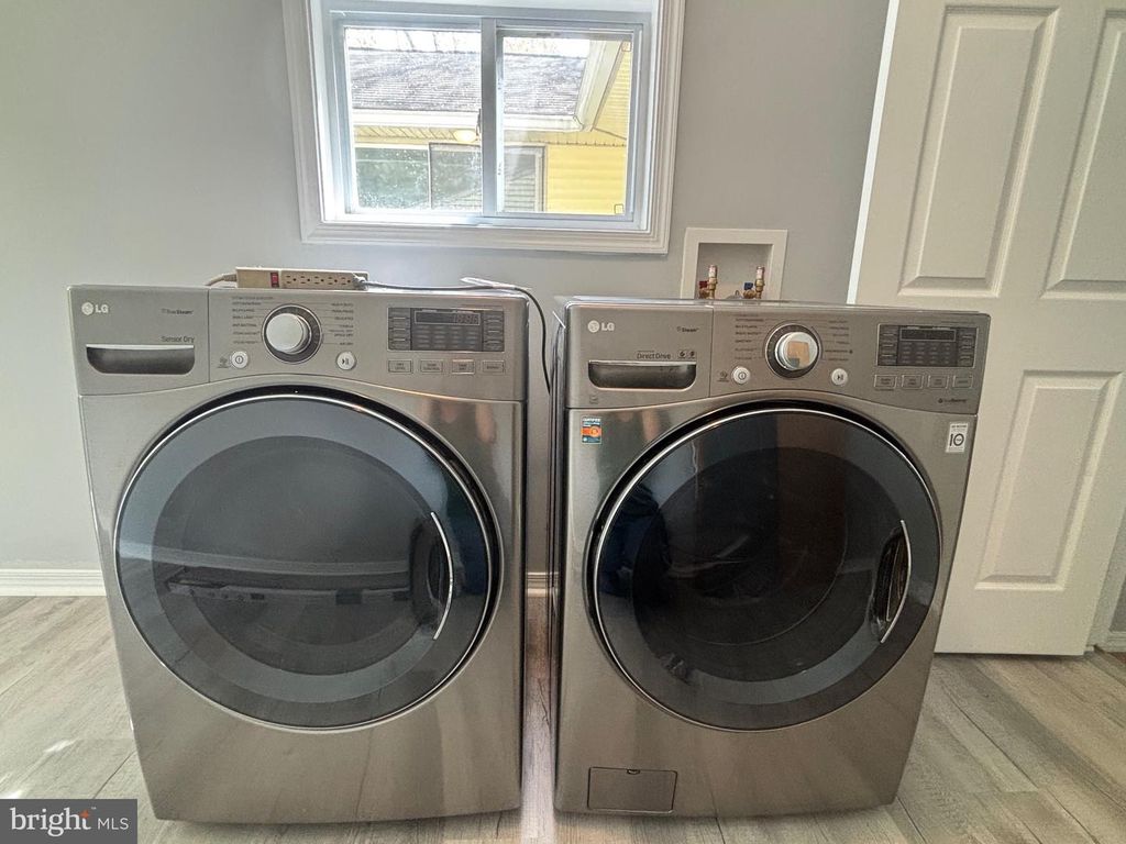 Image 34 of property listing at 1702 MCAULIFFE DR, Rockville, MD 20851