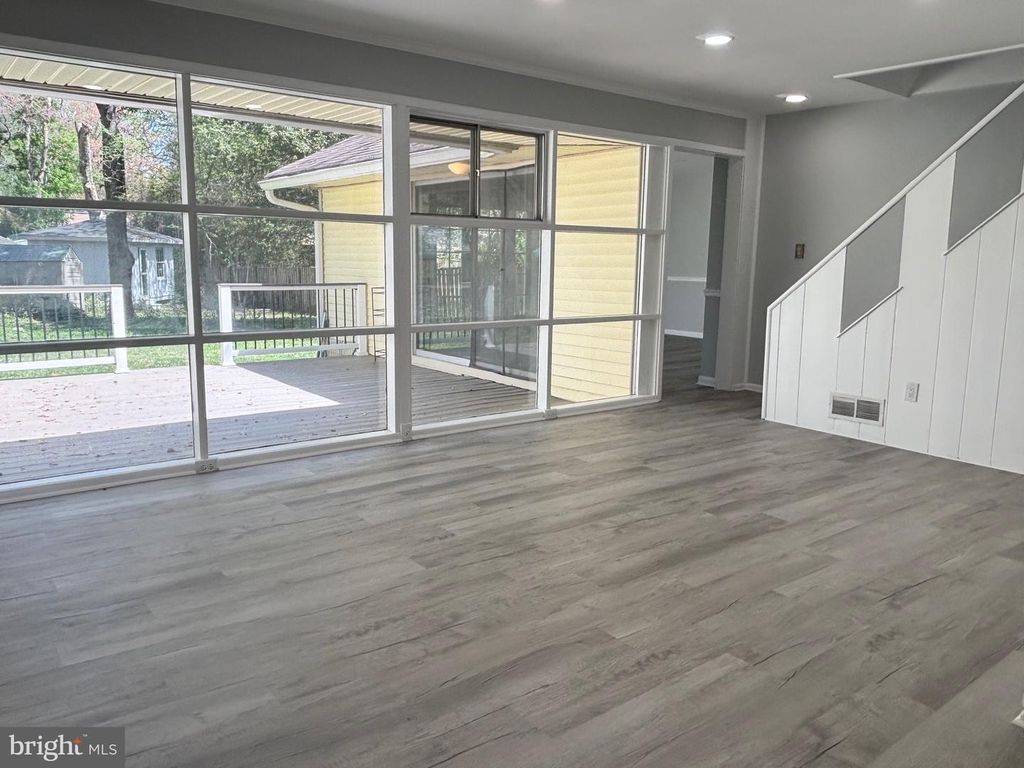 Image 4 of property listing at 1702 MCAULIFFE DR, Rockville, MD 20851