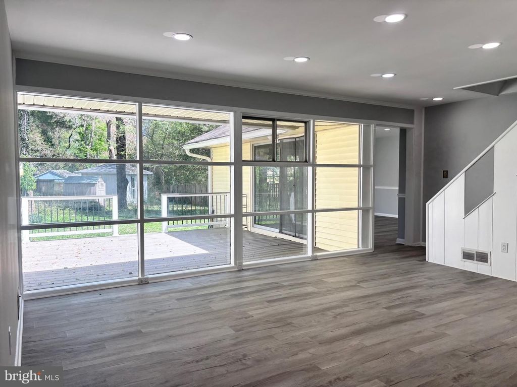 Image 5 of property listing at 1702 MCAULIFFE DR, Rockville, MD 20851