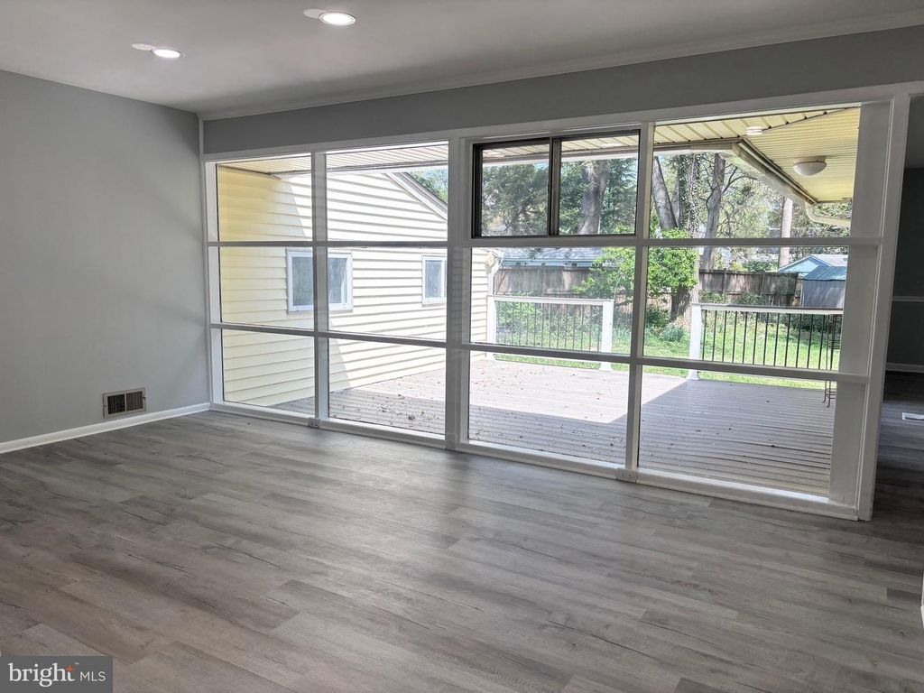 Image 6 of property listing at 1702 MCAULIFFE DR, Rockville, MD 20851