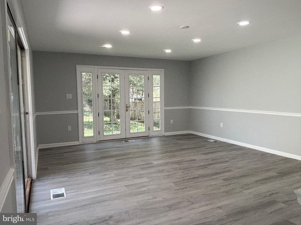 Image 8 of property listing at 1702 MCAULIFFE DR, Rockville, MD 20851