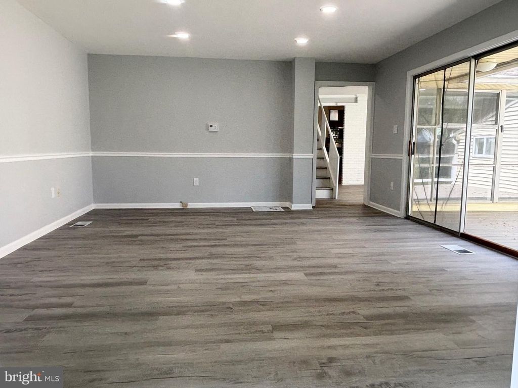 Image 9 of property listing at 1702 MCAULIFFE DR, Rockville, MD 20851