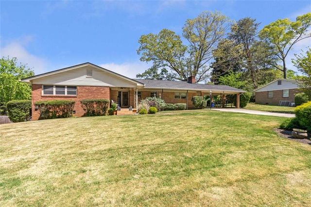 2037 Pine Tree Trail, Gainesville, GA 30501