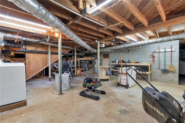 2037 Pine Tree Trail, Gainesville, GA 30501