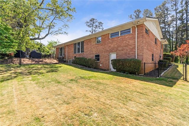 2037 Pine Tree Trail, Gainesville, GA 30501