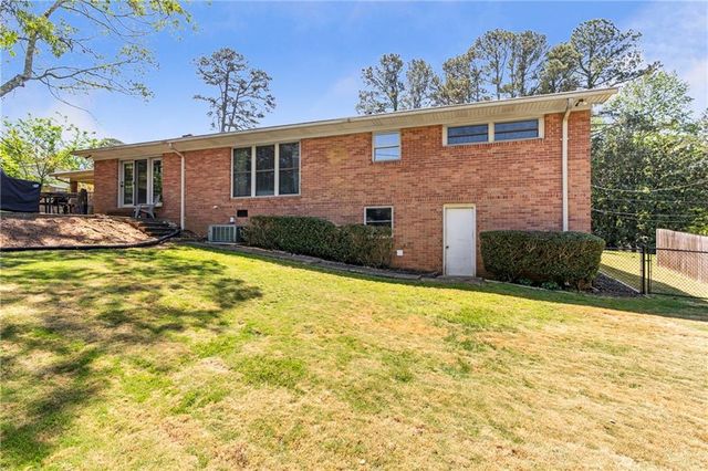 2037 Pine Tree Trail, Gainesville, GA 30501