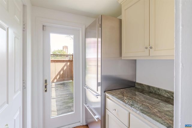 17 N WASHINGTON ST, Staunton, VA 24401