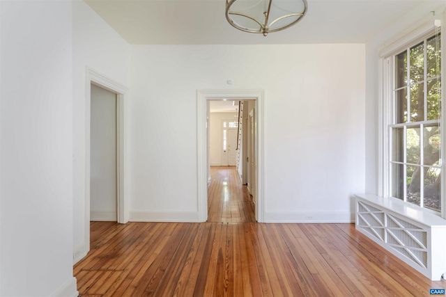 17 N WASHINGTON ST, Staunton, VA 24401