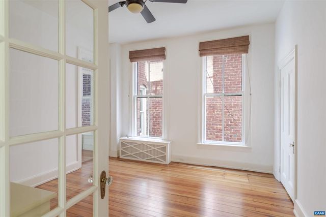 17 N WASHINGTON ST, Staunton, VA 24401