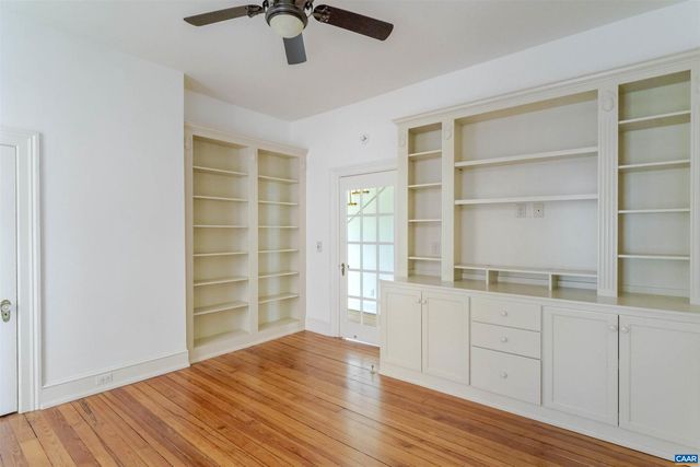 17 N WASHINGTON ST, Staunton, VA 24401