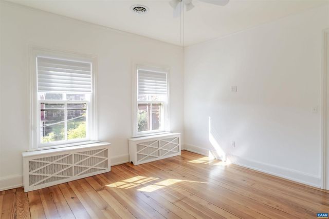 17 N WASHINGTON ST, Staunton, VA 24401