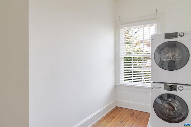 17 N WASHINGTON ST, Staunton, VA 24401