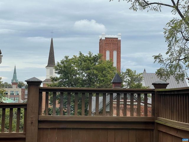 17 N WASHINGTON ST, Staunton, VA 24401