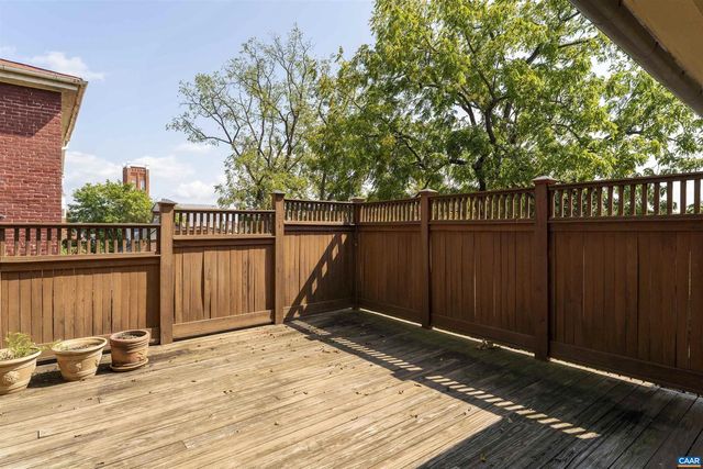 17 N WASHINGTON ST, Staunton, VA 24401