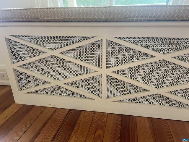 17 N WASHINGTON ST, Staunton, VA 24401