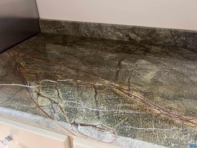 17 N WASHINGTON ST, Staunton, VA 24401