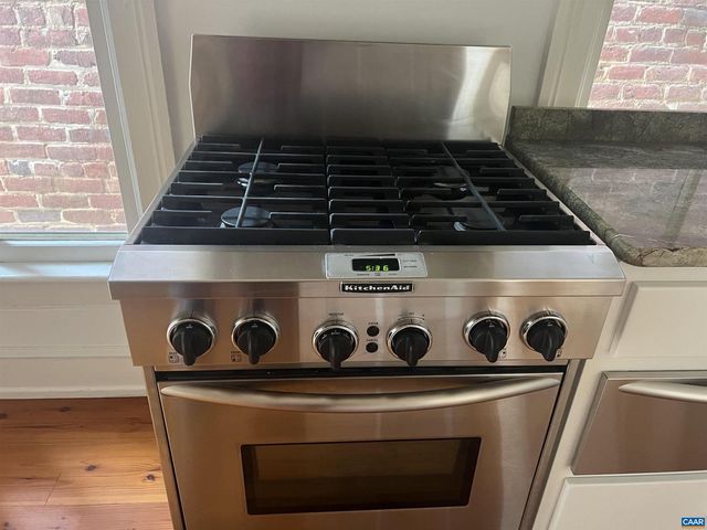 17 N WASHINGTON ST, Staunton, VA 24401