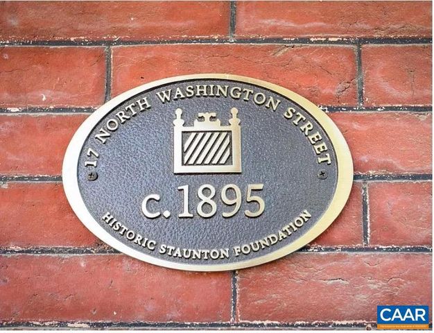 17 N WASHINGTON ST, Staunton, VA 24401