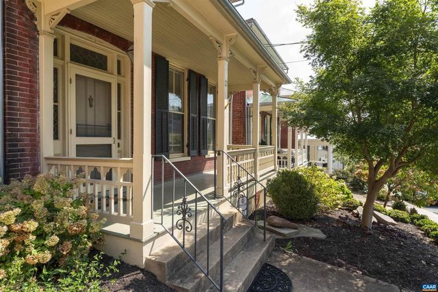 17 N WASHINGTON ST, Staunton, VA 24401