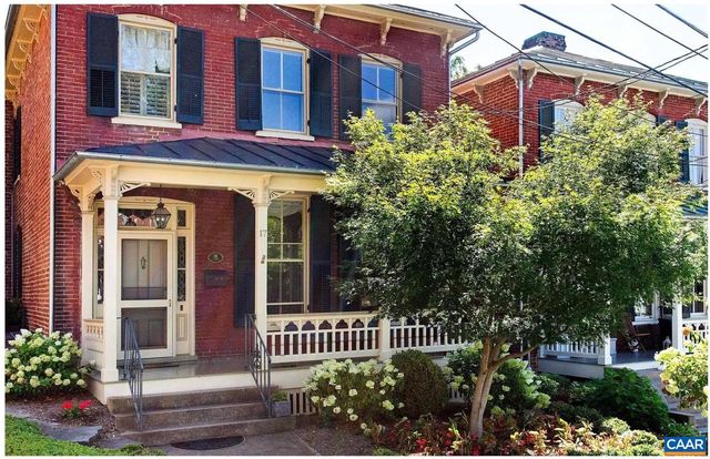 17 N WASHINGTON ST, Staunton, VA 24401