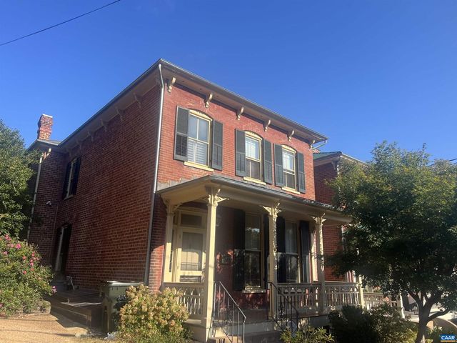 17 N WASHINGTON ST, Staunton, VA 24401
