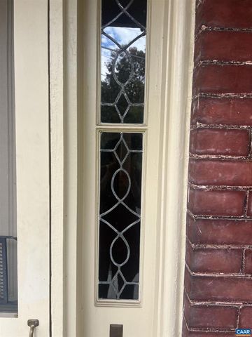 17 N WASHINGTON ST, Staunton, VA 24401