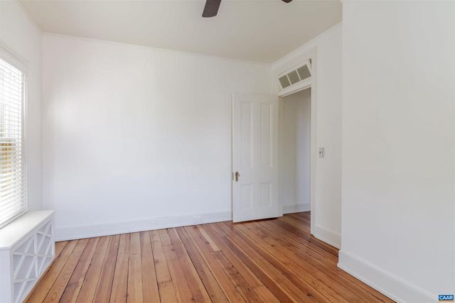 17 N WASHINGTON ST, Staunton, VA 24401