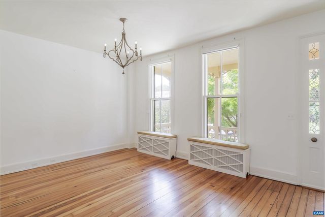 17 N WASHINGTON ST, Staunton, VA 24401