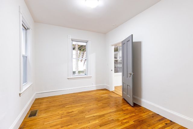 178 L Street 3, Boston, MA 02127