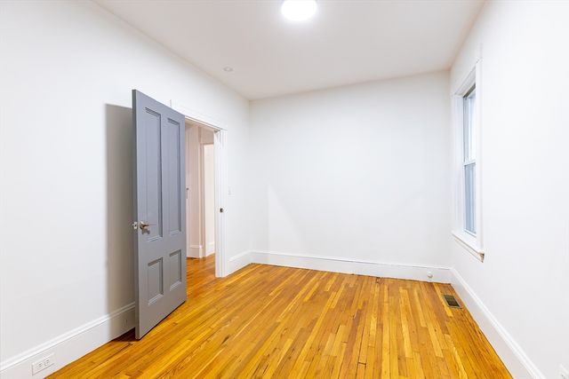 178 L Street 3, Boston, MA 02127