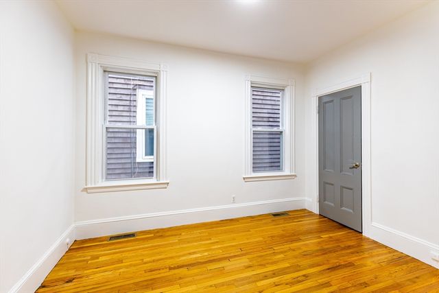 178 L Street 3, Boston, MA 02127