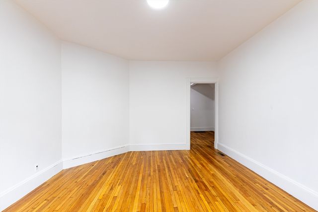 178 L Street 3, Boston, MA 02127