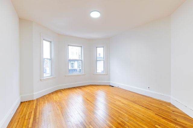 178 L Street 3, Boston, MA 02127
