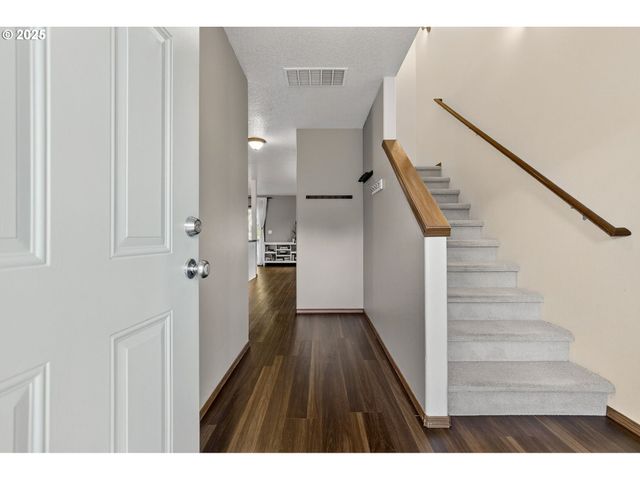 17829 BALKEN Ave, Sandy, OR 97055