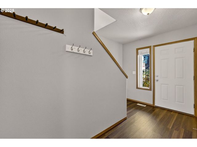 17829 BALKEN Ave, Sandy, OR 97055