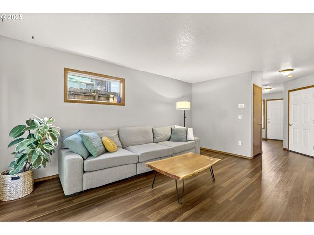 17829 BALKEN Ave, Sandy, OR 97055