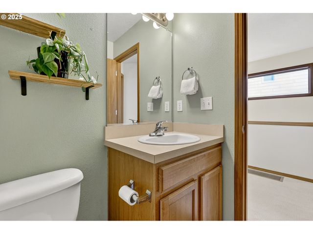 17829 BALKEN Ave, Sandy, OR 97055