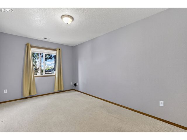 17829 BALKEN Ave, Sandy, OR 97055