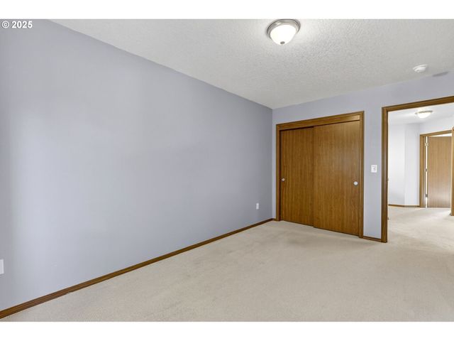 17829 BALKEN Ave, Sandy, OR 97055