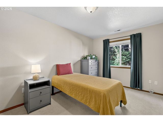 17829 BALKEN Ave, Sandy, OR 97055