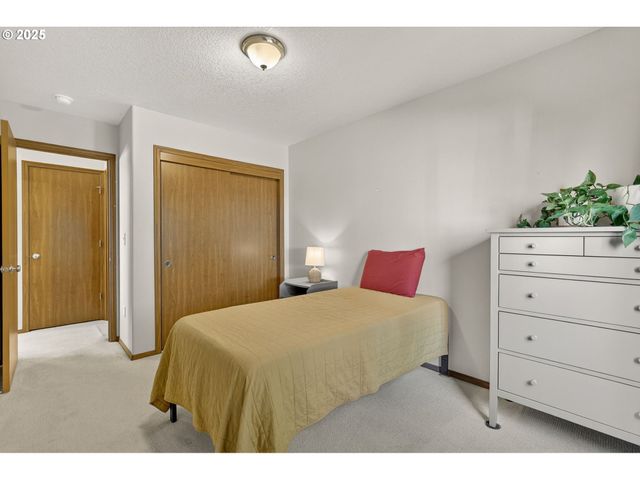 17829 BALKEN Ave, Sandy, OR 97055