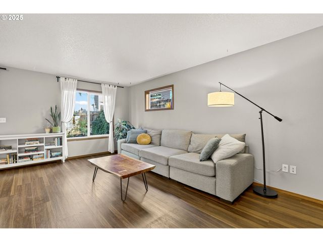 17829 BALKEN Ave, Sandy, OR 97055