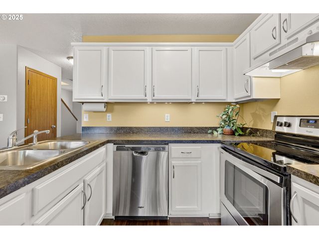 17829 BALKEN Ave, Sandy, OR 97055